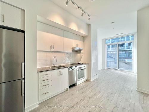 609-9 Tecumseth St, Toronto, ON - Indoor Photo Showing Kitchen With Upgraded Kitchen