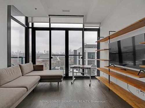 1011-8 Dovercourt Rd, Toronto, ON - Indoor Photo Showing Living Room