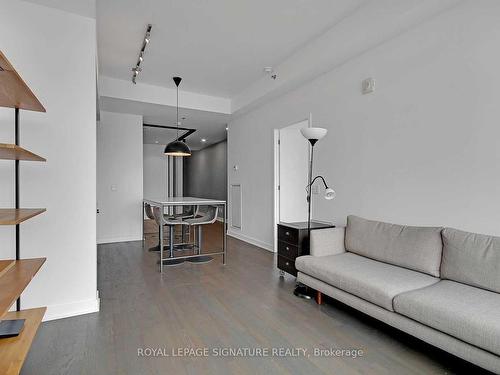 1011-8 Dovercourt Rd, Toronto, ON - Indoor Photo Showing Living Room