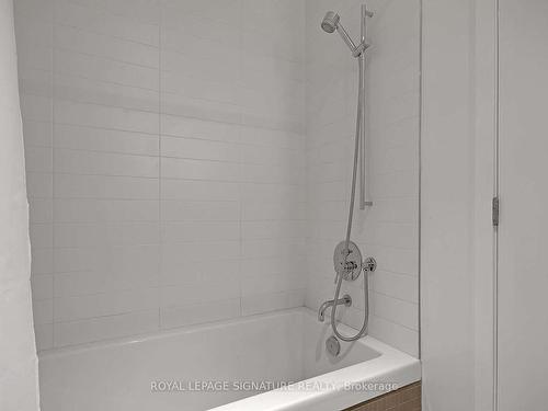 1011-8 Dovercourt Rd, Toronto, ON - Indoor Photo Showing Bathroom