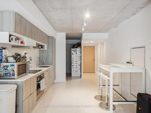 703-5 Soudan Ave, Toronto, ON - Indoor Photo Showing Kitchen