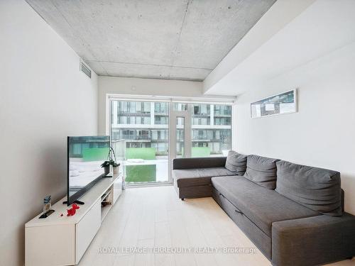 703-5 Soudan Ave, Toronto, ON - Indoor Photo Showing Living Room