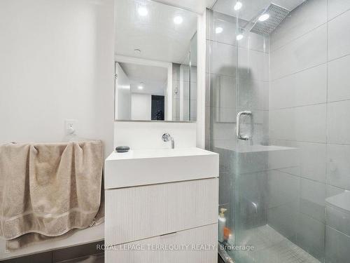 703-5 Soudan Ave, Toronto, ON - Indoor Photo Showing Bathroom