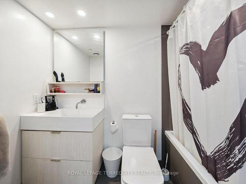 703-5 Soudan Ave, Toronto, ON - Indoor Photo Showing Bathroom