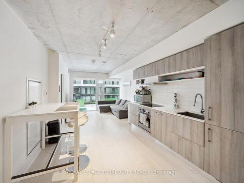 703-5 Soudan Ave, Toronto, ON - Indoor Photo Showing Kitchen