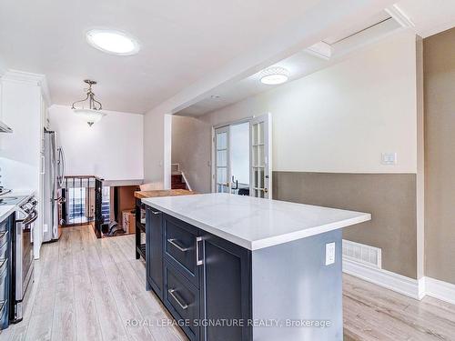 124 Ormond Dr, Oshawa, ON - Indoor Photo Showing Kitchen