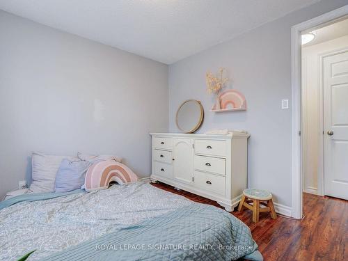 124 Ormond Dr, Oshawa, ON - Indoor Photo Showing Bedroom