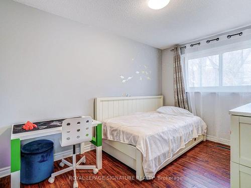 124 Ormond Dr, Oshawa, ON - Indoor Photo Showing Bedroom