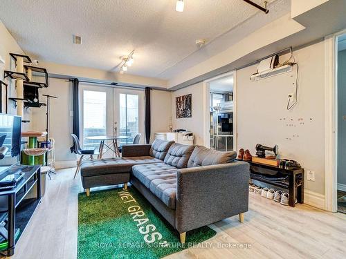 124 Ormond Dr, Oshawa, ON - Indoor Photo Showing Living Room