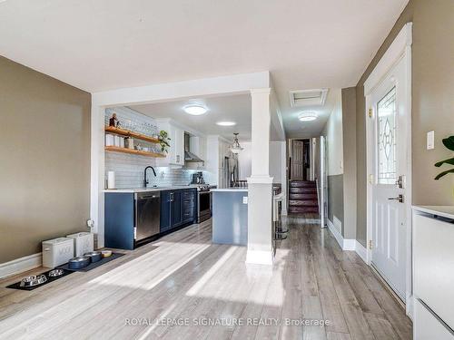 124 Ormond Dr, Oshawa, ON - Indoor Photo Showing Kitchen