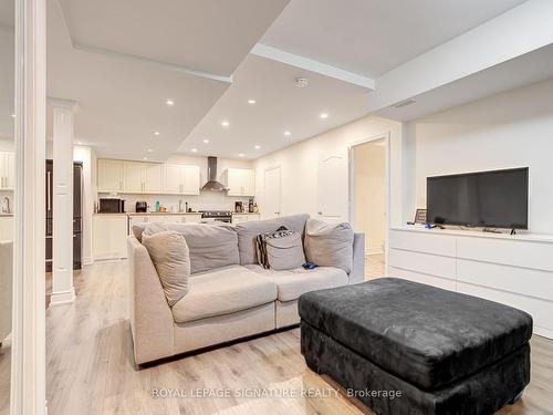 Bsmt-559 Royalpark Way, Vaughan, ON - Indoor Photo Showing Living Room