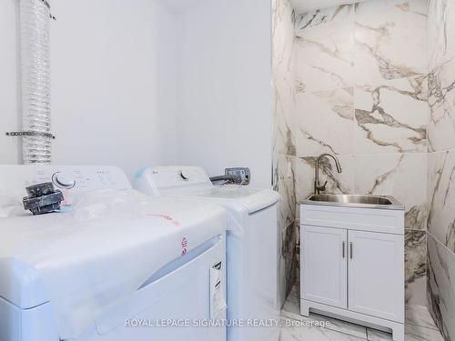 19758 Centre St, East Gwillimbury, ON - Indoor Photo Showing Laundry Room