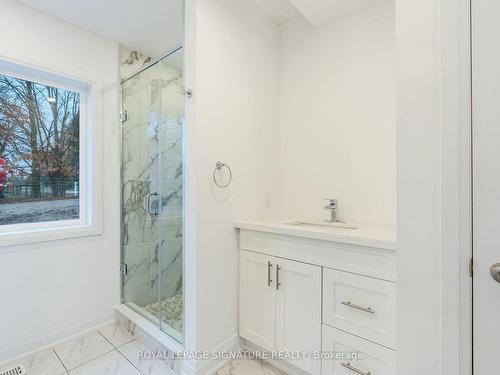 19758 Centre St, East Gwillimbury, ON - Indoor Photo Showing Bathroom