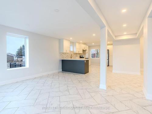 19758 Centre St, East Gwillimbury, ON - Indoor Photo Showing Kitchen