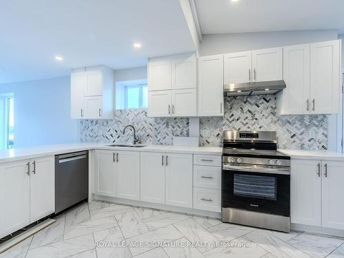 19758 Centre St, East Gwillimbury, ON - Indoor Photo Showing Kitchen