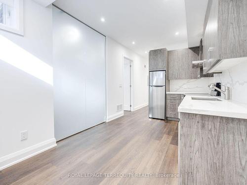 Bsmt F-80 Holwood Ave, Toronto, ON - Indoor Photo Showing Kitchen