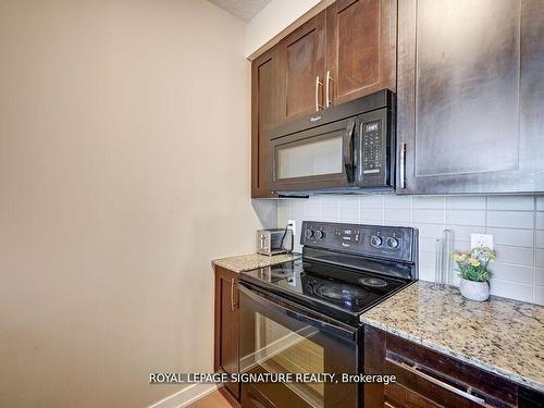 910-4070 Confederation Pkwy, Mississauga, ON - Indoor Photo Showing Kitchen