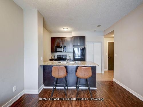 910-4070 Confederation Pkwy, Mississauga, ON - Indoor Photo Showing Kitchen