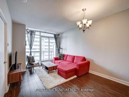 910-4070 Confederation Pkwy, Mississauga, ON - Indoor Photo Showing Living Room