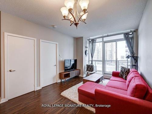 910-4070 Confederation Pkwy, Mississauga, ON - Indoor Photo Showing Living Room