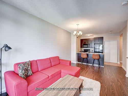 910-4070 Confederation Pkwy, Mississauga, ON - Indoor Photo Showing Living Room