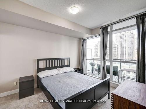 910-4070 Confederation Pkwy, Mississauga, ON - Indoor Photo Showing Bedroom