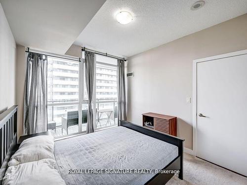 910-4070 Confederation Pkwy, Mississauga, ON - Indoor Photo Showing Bedroom