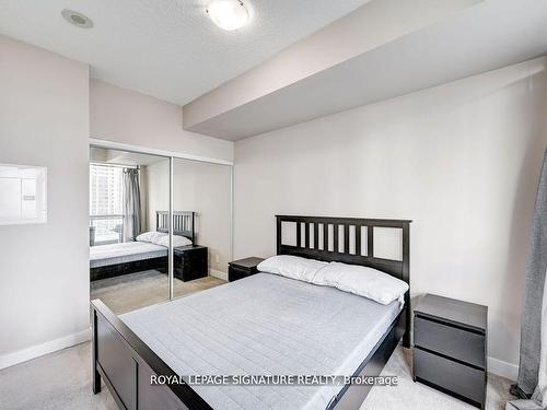 910-4070 Confederation Pkwy, Mississauga, ON - Indoor Photo Showing Bedroom