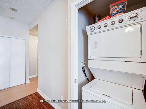 910-4070 Confederation Pkwy, Mississauga, ON - Indoor Photo Showing Laundry Room