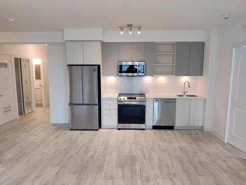 304-4675 Metcalfe Ave, Mississauga, ON - Indoor Photo Showing Kitchen With Upgraded Kitchen