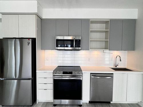 304-4675 Metcalfe Ave, Mississauga, ON - Indoor Photo Showing Kitchen