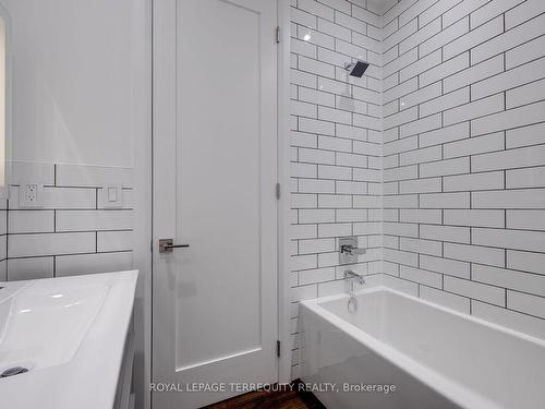 4-80 Holwood Ave, Toronto, ON - Indoor Photo Showing Bathroom