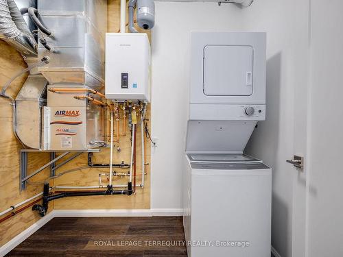 4-80 Holwood Ave, Toronto, ON - Indoor Photo Showing Laundry Room