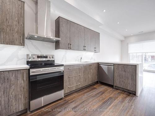 4-80 Holwood Ave, Toronto, ON - Indoor Photo Showing Kitchen