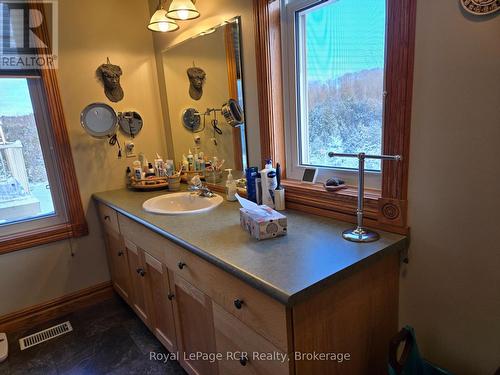 243392 Southgate Rd 24 Road, Southgate, ON - Indoor Photo Showing Bathroom