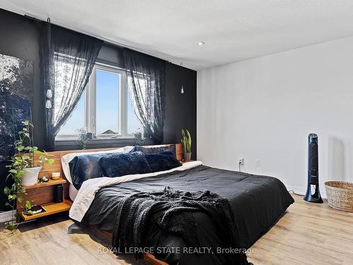 4069 Brock St, Lincoln, ON - Indoor Photo Showing Bedroom