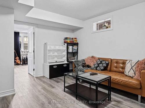 4069 Brock St, Lincoln, ON - Indoor Photo Showing Living Room