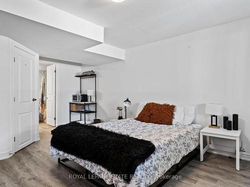 4069 Brock St, Lincoln, ON - Indoor Photo Showing Bedroom