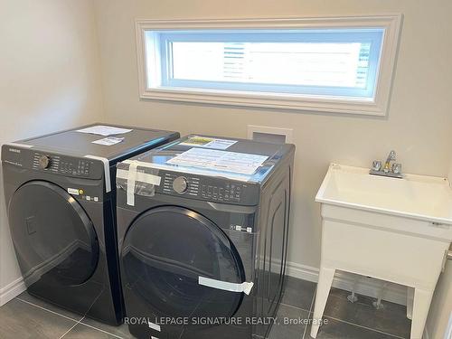 3128 Turner Cres, London, ON - Indoor Photo Showing Laundry Room