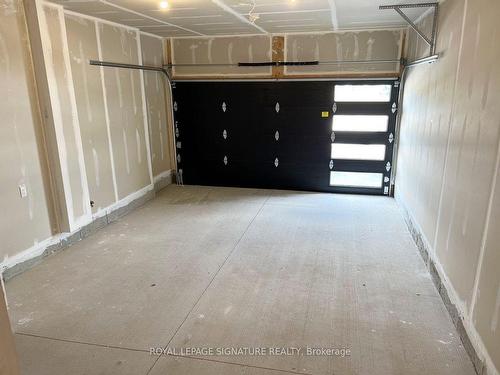 3128 Turner Cres, London, ON - Indoor Photo Showing Garage