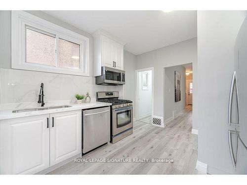 24 Keith St, Hamilton, ON - Indoor Photo Showing Kitchen