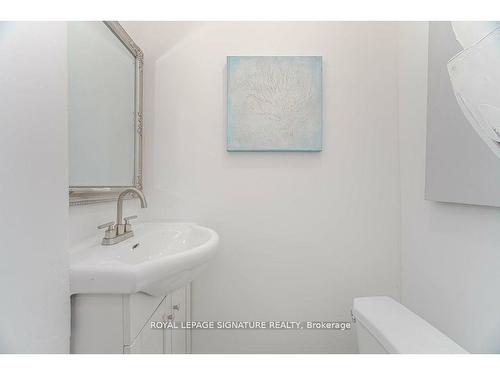 24 Keith St, Hamilton, ON - Indoor Photo Showing Bathroom