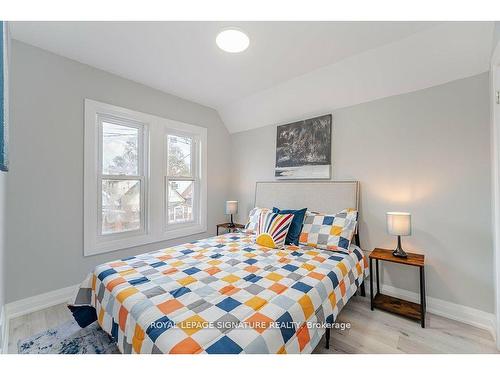 24 Keith St, Hamilton, ON - Indoor Photo Showing Bedroom