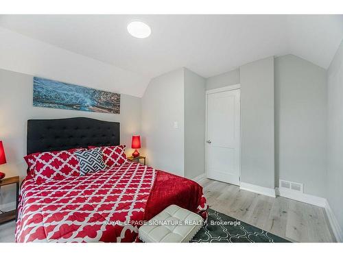 24 Keith St, Hamilton, ON - Indoor Photo Showing Bedroom