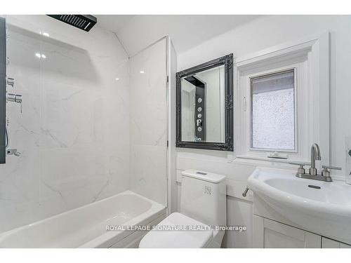 24 Keith St, Hamilton, ON - Indoor Photo Showing Bathroom