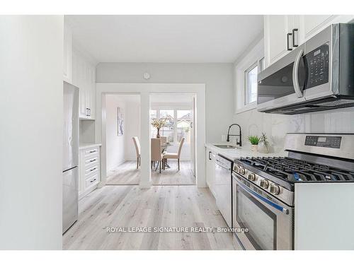 24 Keith St, Hamilton, ON - Indoor Photo Showing Kitchen With Upgraded Kitchen