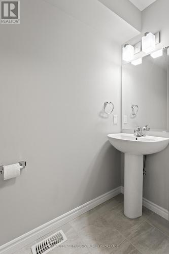 2735 Asima Drive, London, ON - Indoor Photo Showing Bathroom