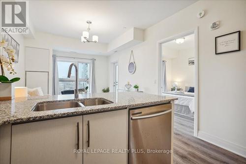 334 - 128 Grovewood Common, Oakville, ON - Indoor Photo Showing Kitchen With Double Sink