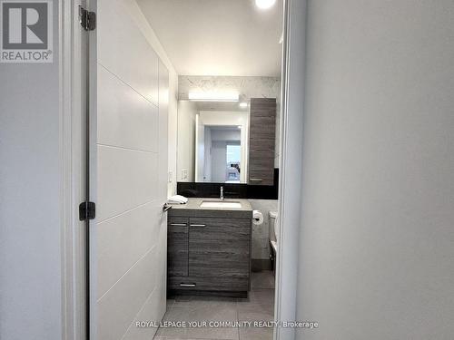 405 - 484 Spadina Avenue, Toronto, ON - Indoor Photo Showing Bathroom