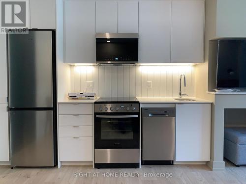 210 - 1240 Cummings Avenue, Ottawa, ON - Indoor Photo Showing Kitchen